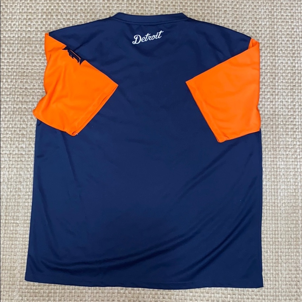 NWOT Men’s XXL Detroit  V-Neck Jersey. - Picture 4 of 4